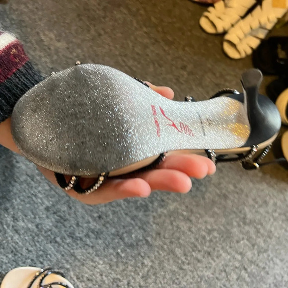 Rene Caovilla
Crystal-Studded Satin T-Strap Sandal, size 37 - Picture 5 of 13